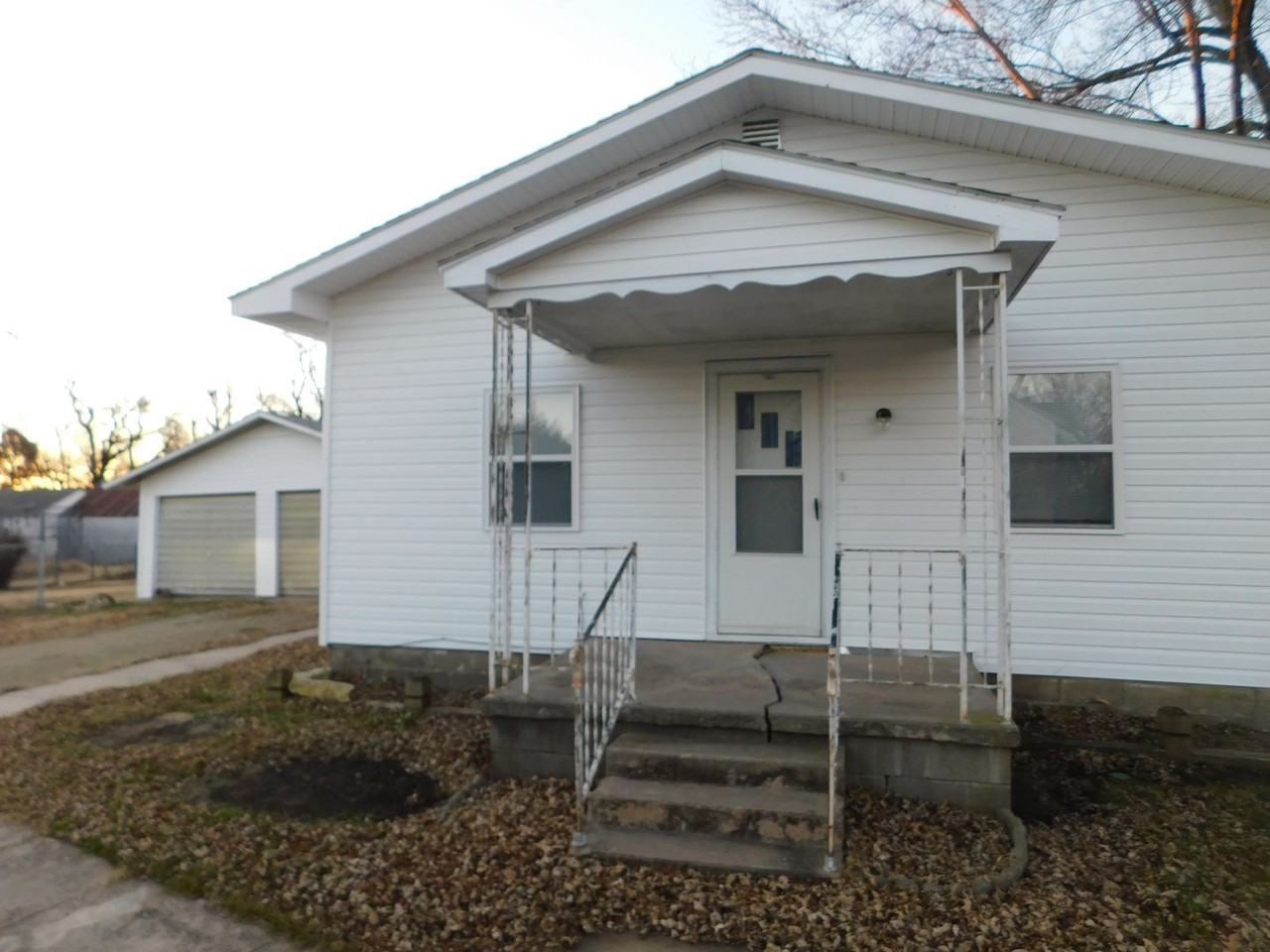 155 W Henrie - Photo 2 of 16