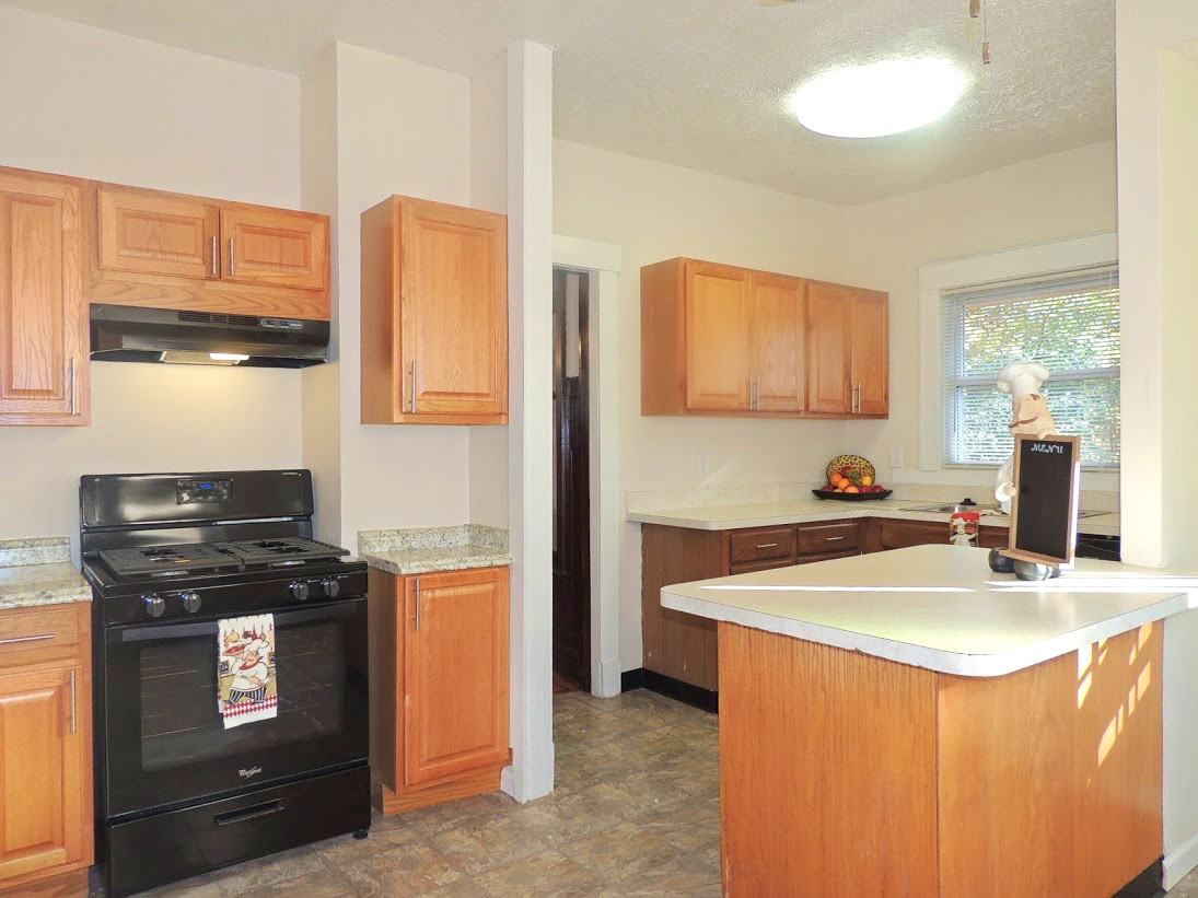 3284 Hyde Park Ave - Photo 7 of 20