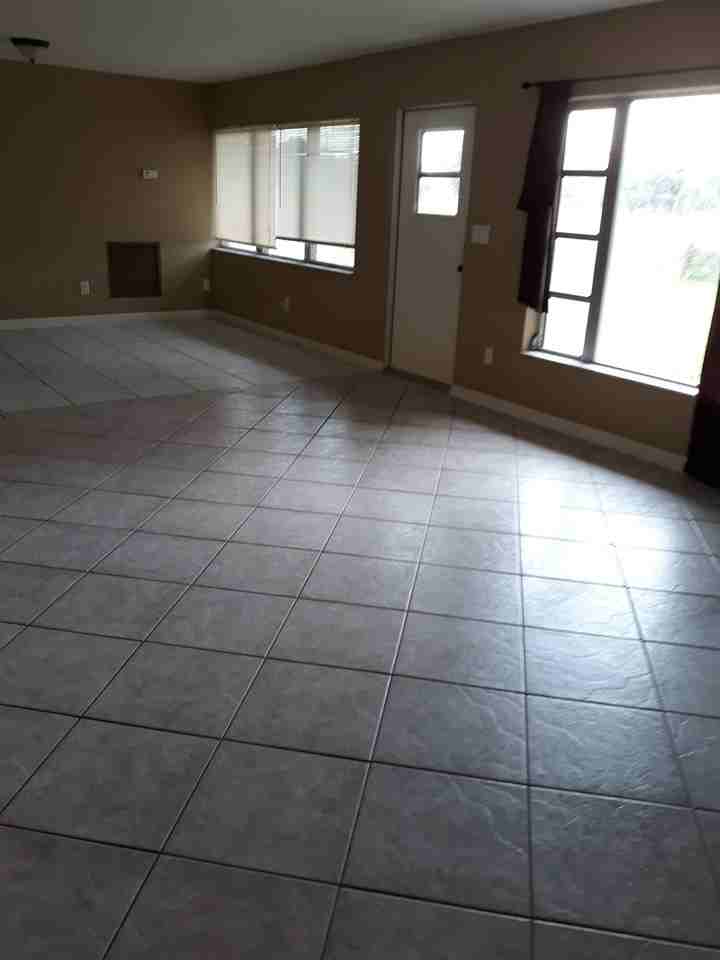711 Tropical Ave - Photo 4 of 10