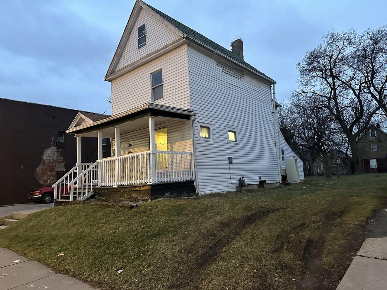 401 Military Rd - Photo 3 of 50