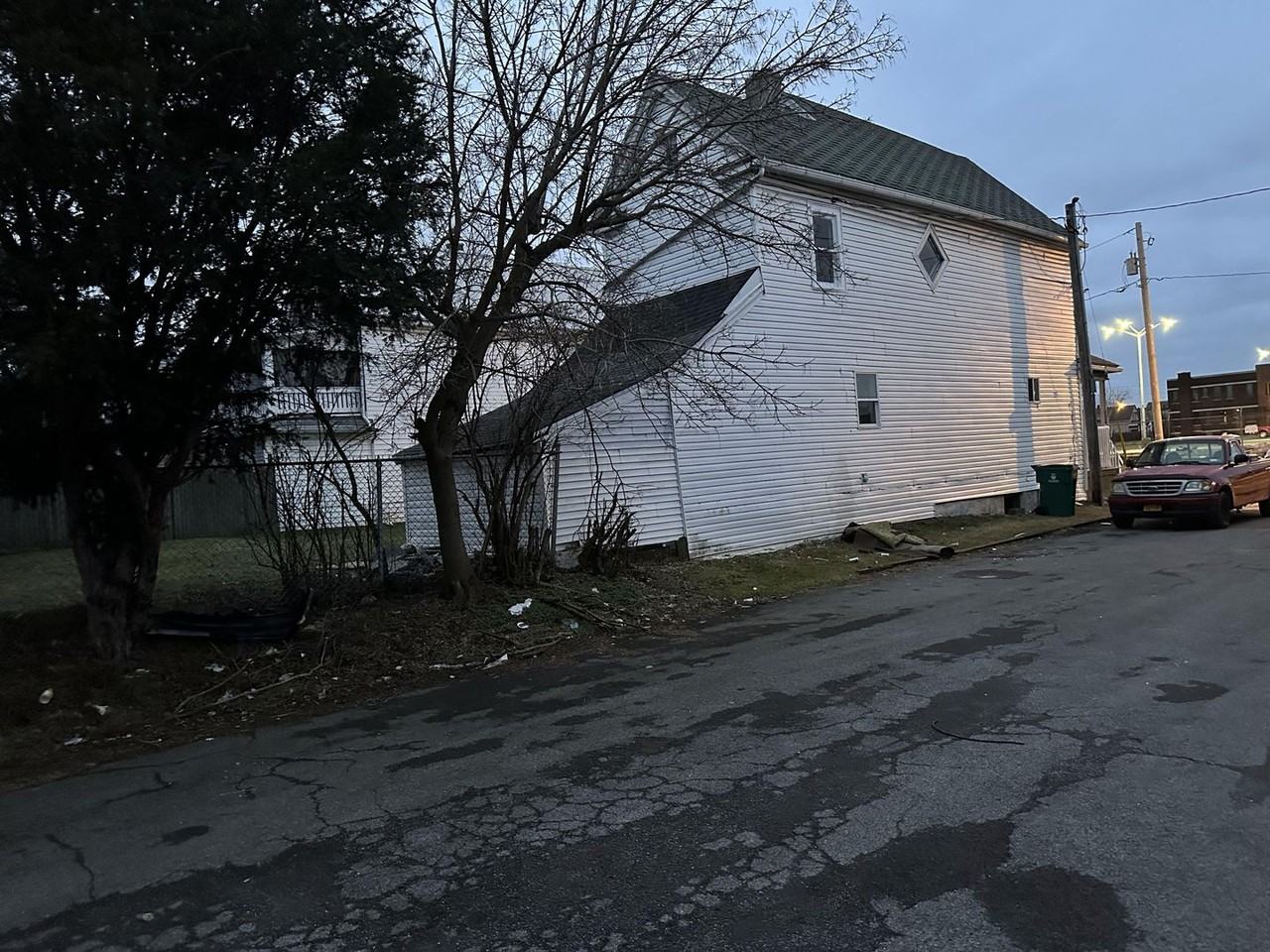 401 Military Rd - Photo 5 of 50