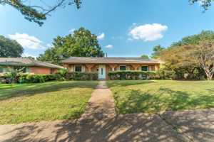 featured image of 3902 Oakcrest Street
