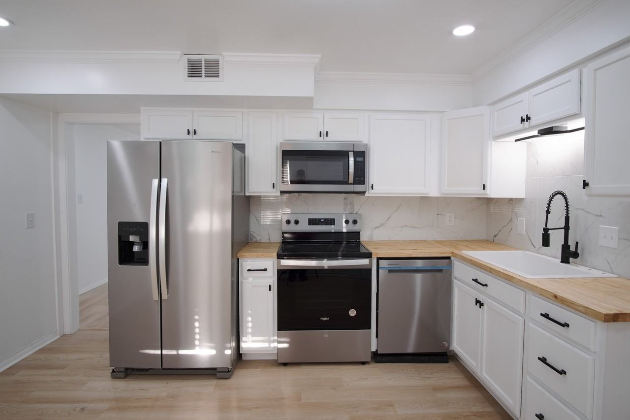 106 Woodhouse Lane #B