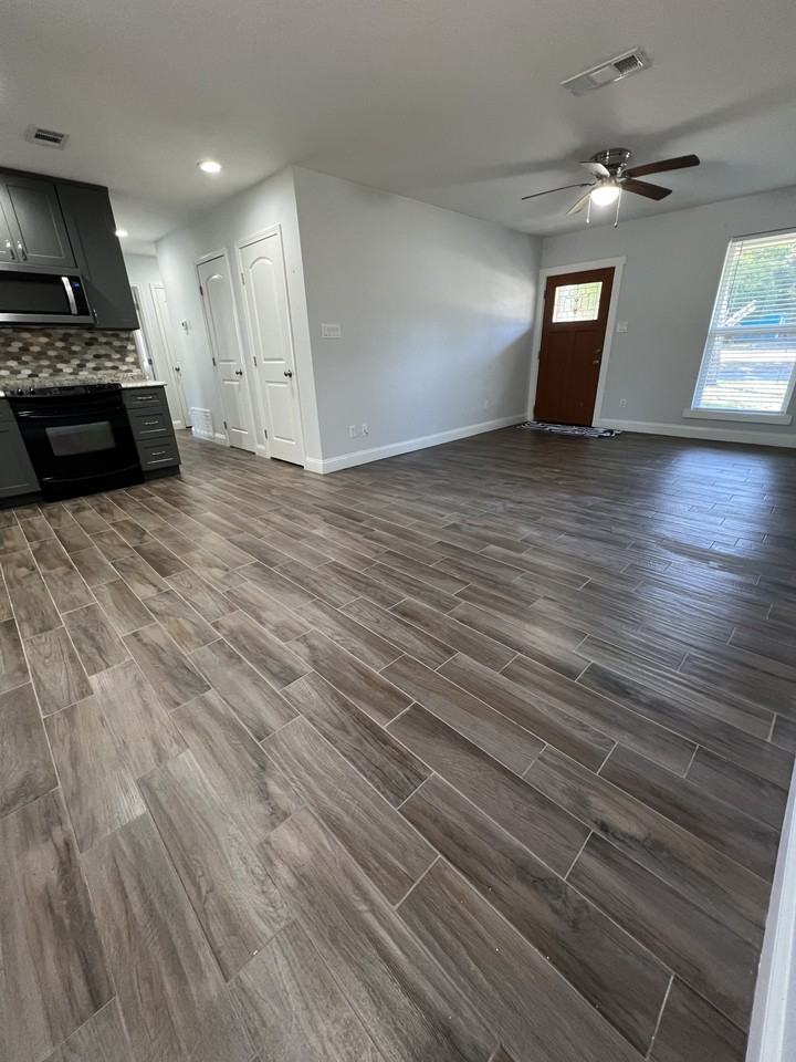 117 Cowrie Ave Sw #NA - Photo 3 of 15