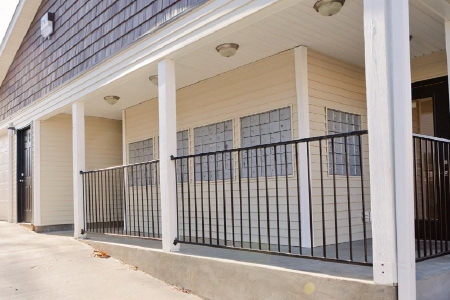 River Retreat Apartments - Photo 5 of 16