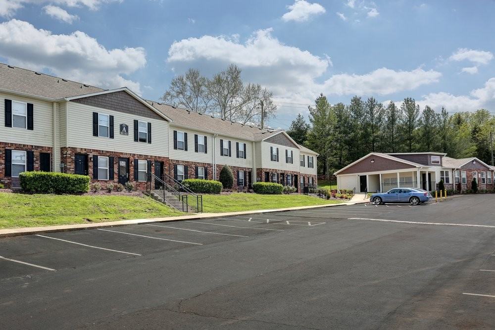 River Retreat Apartments - Photo 2 of 16