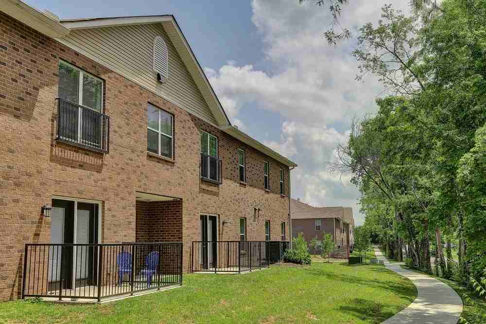 Sumner Gardens Court Apartments - Photo 5 of 26