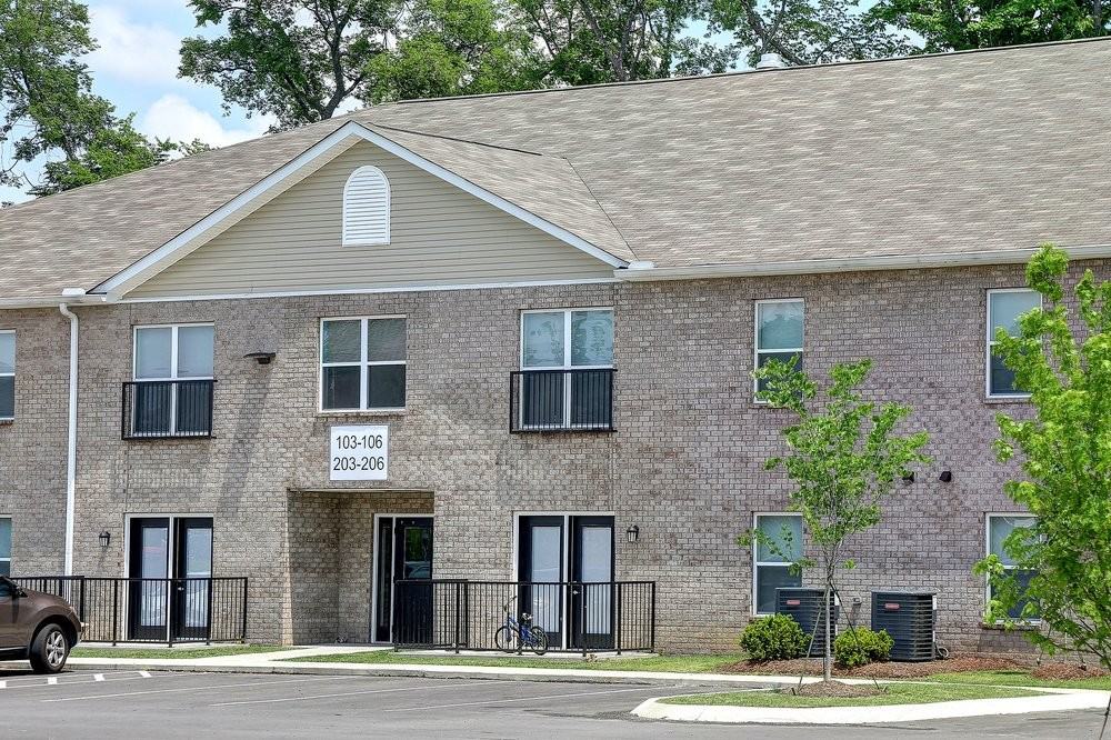 Sumner Gardens Court Apartments - Photo 3 of 26