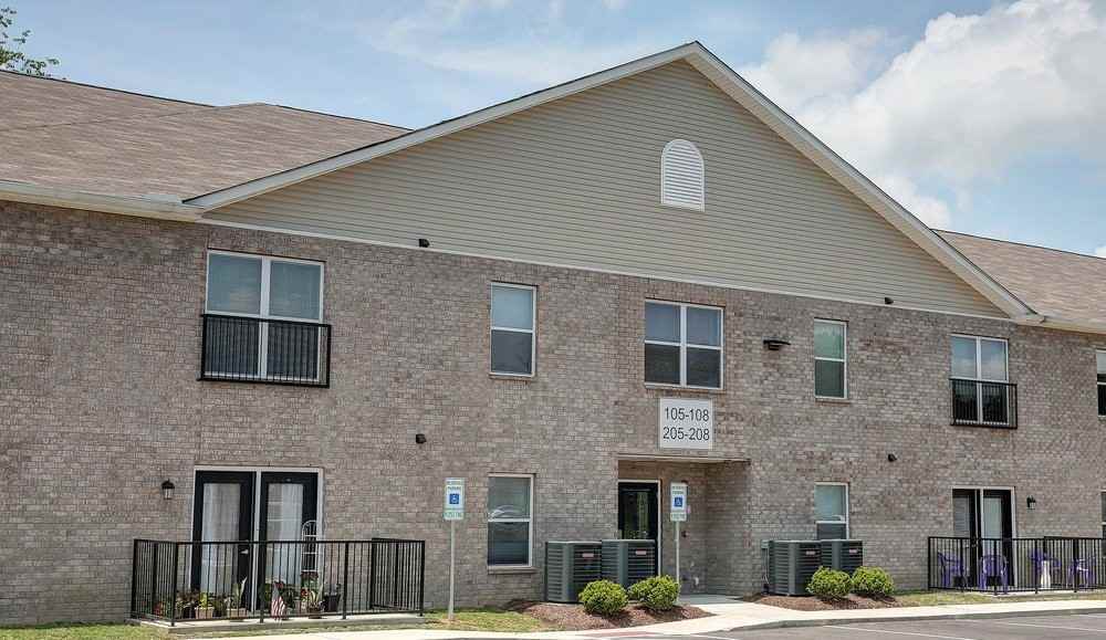 Sumner Gardens Court Apartments - Photo 4 of 26