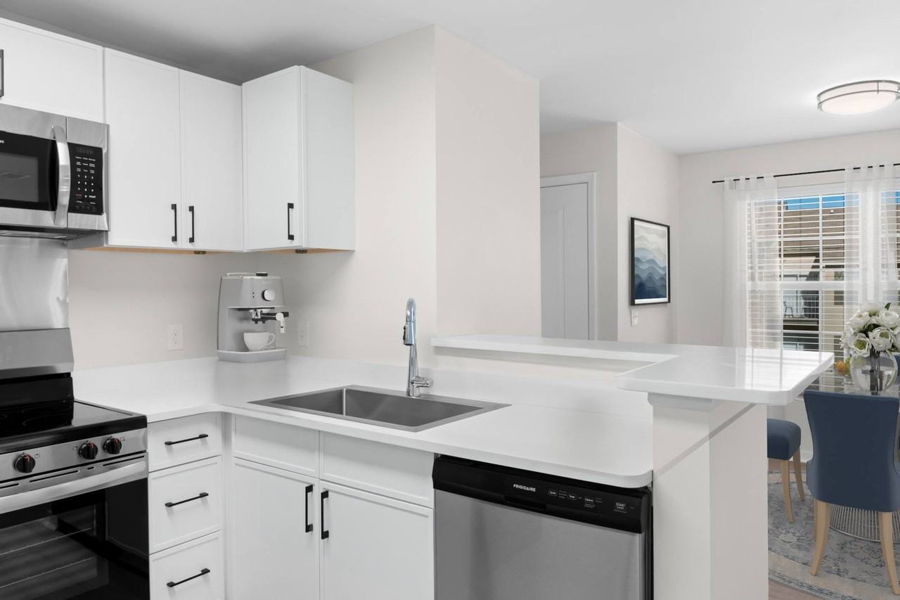 Reflection Pointe Apartments - Photo 6 of 31