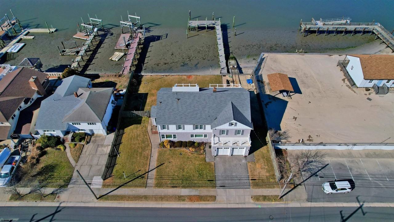 2605 Bayshore Ave - Photo 2 of 29