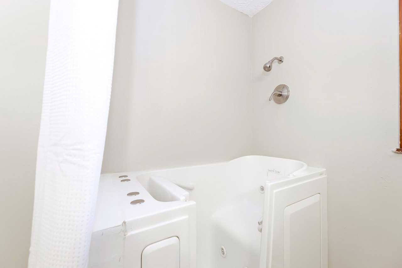 Springtime Lane - Photo 3 of 17