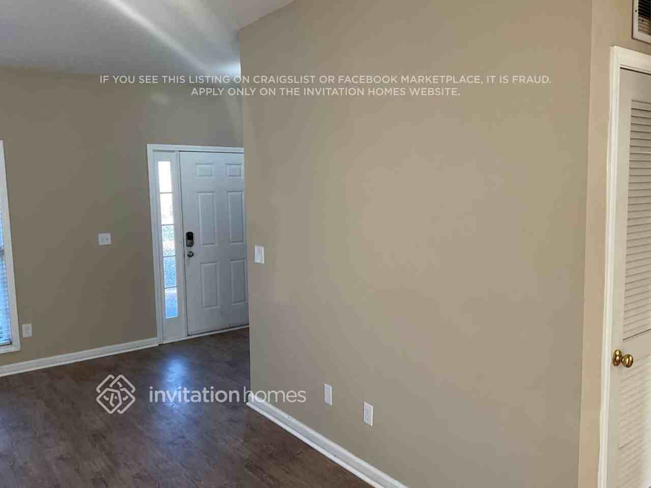 385 Vista Creek Dr - Photo 2 of 19