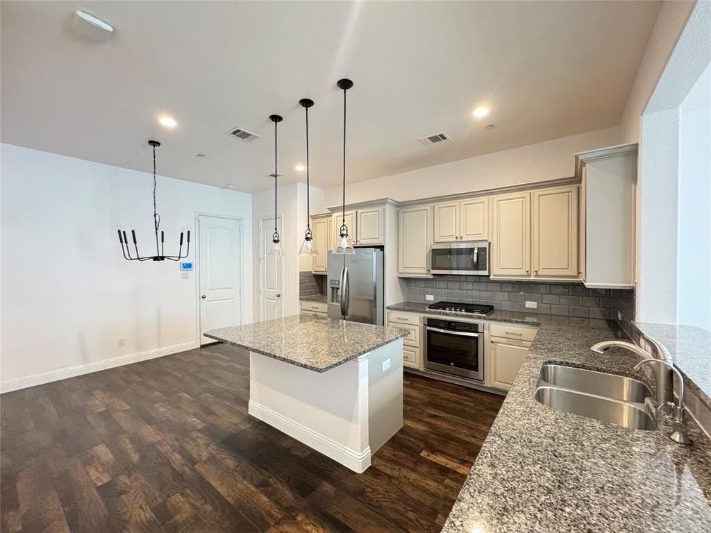 3744 Wellesley Ave - Photo 4 of 25