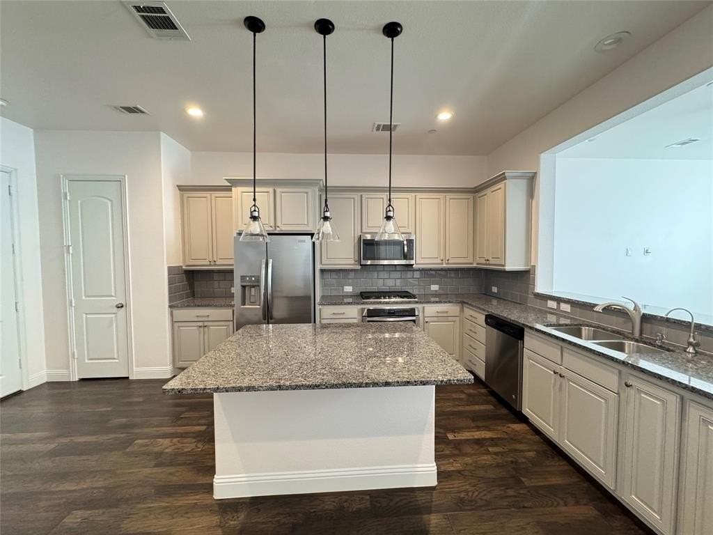 3744 Wellesley Ave - Photo 5 of 25