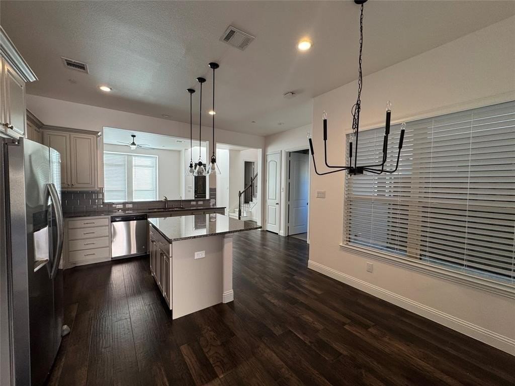 3744 Wellesley Ave - Photo 6 of 25