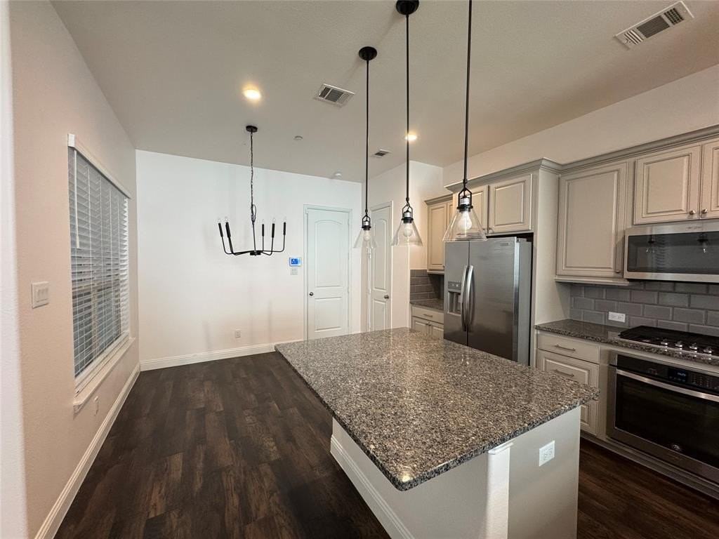 3744 Wellesley Ave - Photo 7 of 25