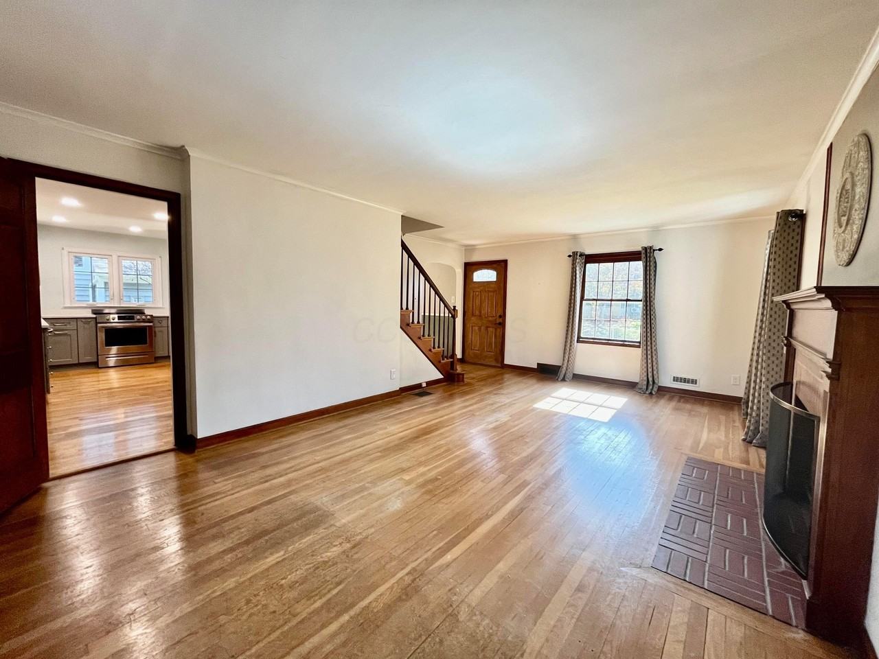 184 E Schreyer Pl - Photo 5 of 25