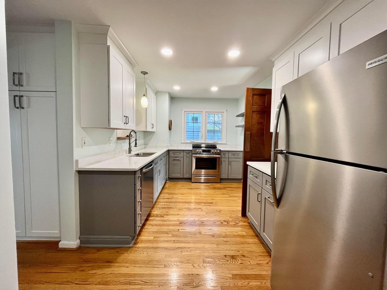 184 E Schreyer Pl - Photo 6 of 25