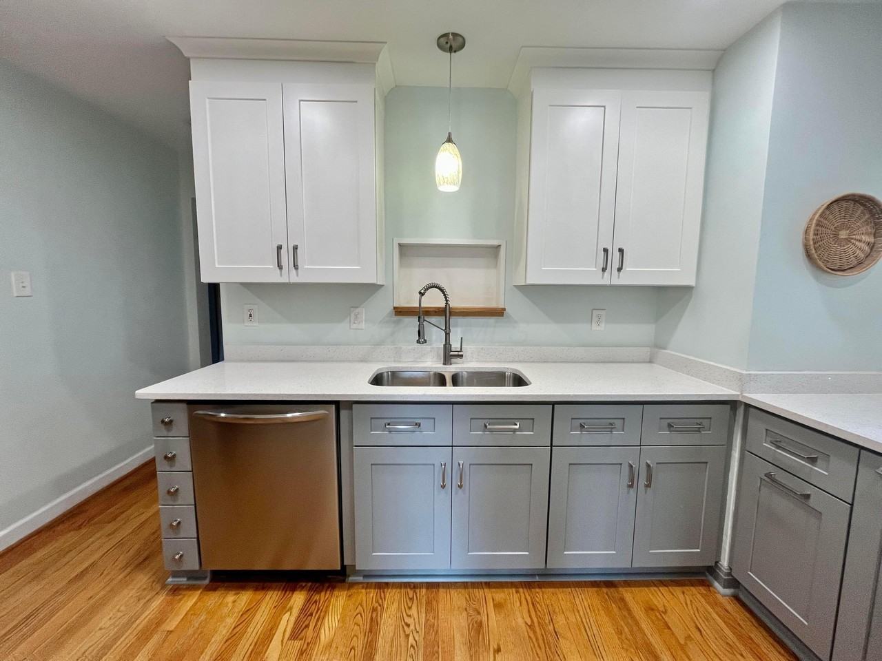 184 E Schreyer Pl - Photo 7 of 25