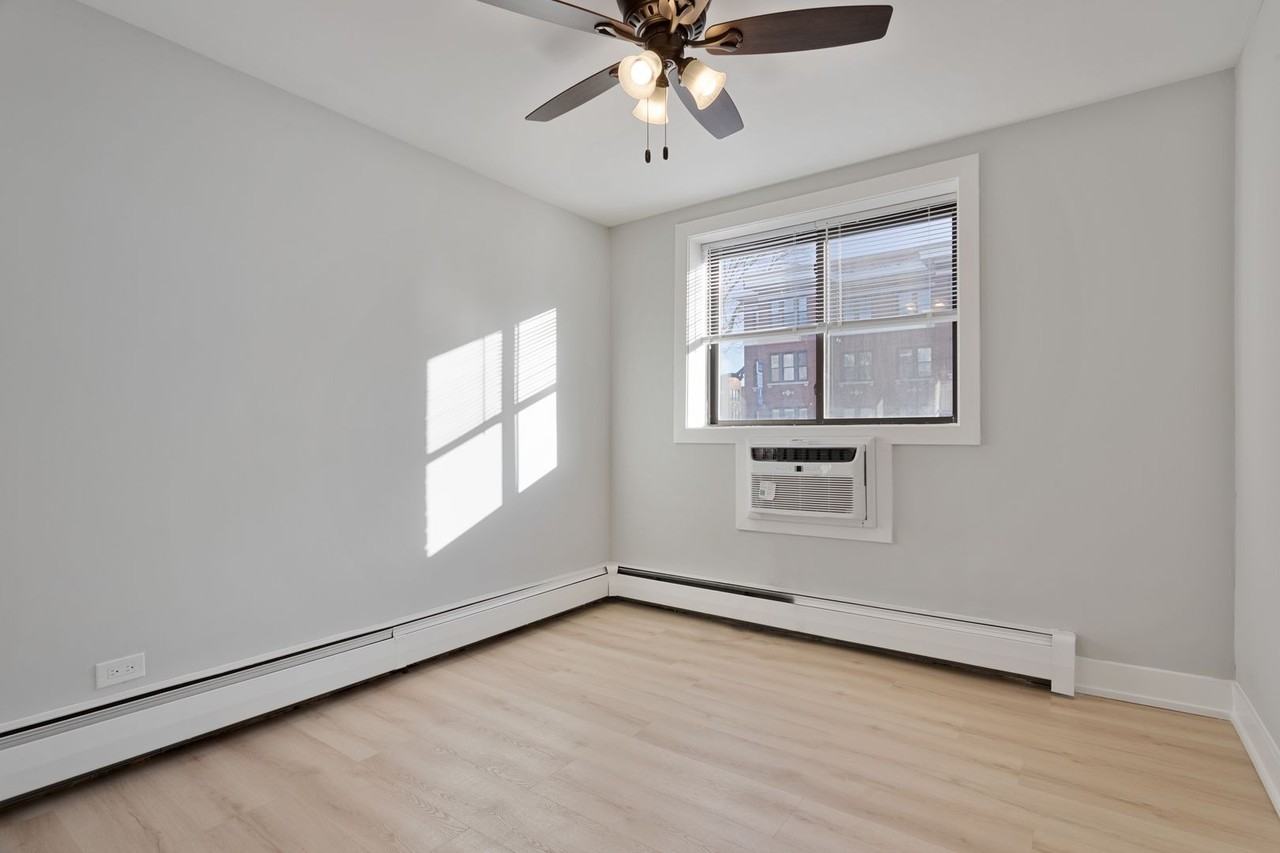 6758 N. Sheridan Rd. - Photo 3 of 26