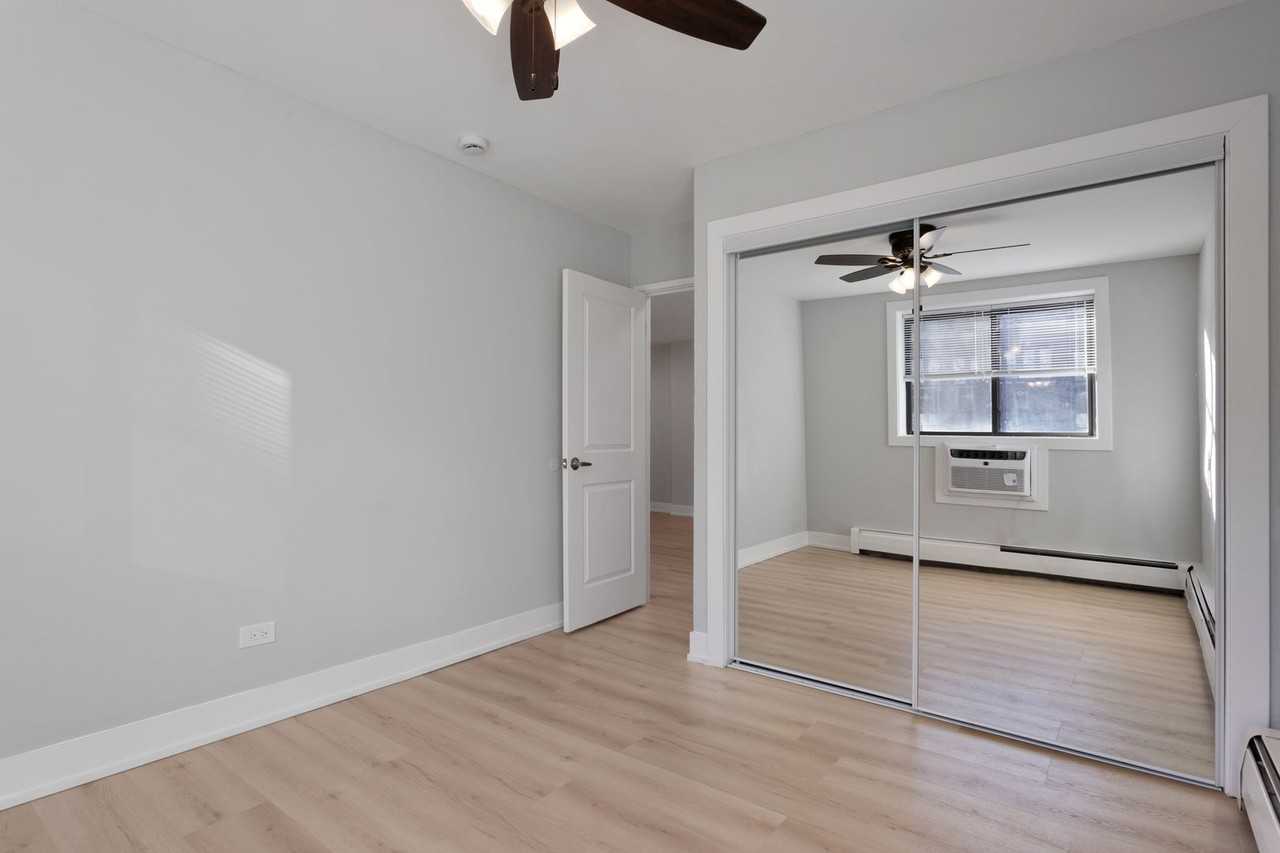 6758 N. Sheridan Rd. - Photo 7 of 26