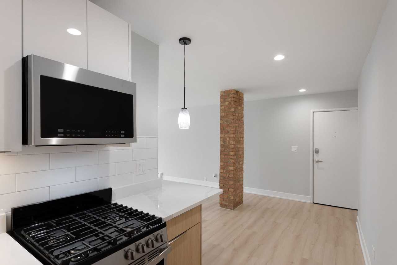 6758 N. Sheridan Rd. - Photo 2 of 26