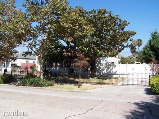 1027 N Olive St - Photo 2 of 9
