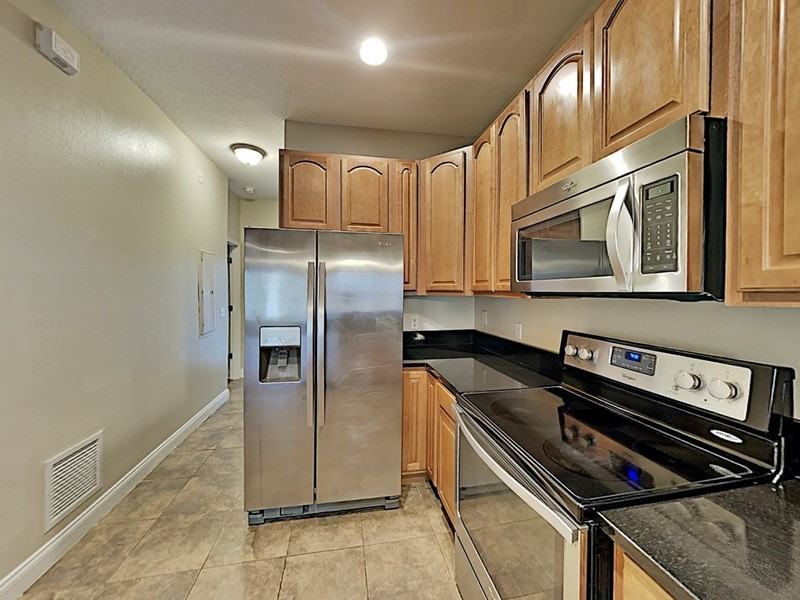 1210 Catherine St - Photo 2 of 22