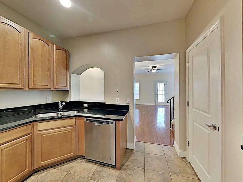 1210 Catherine St - Photo 3 of 22