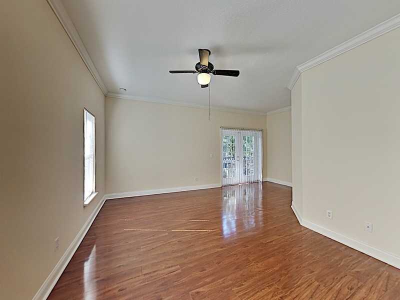 1210 Catherine St - Photo 5 of 22