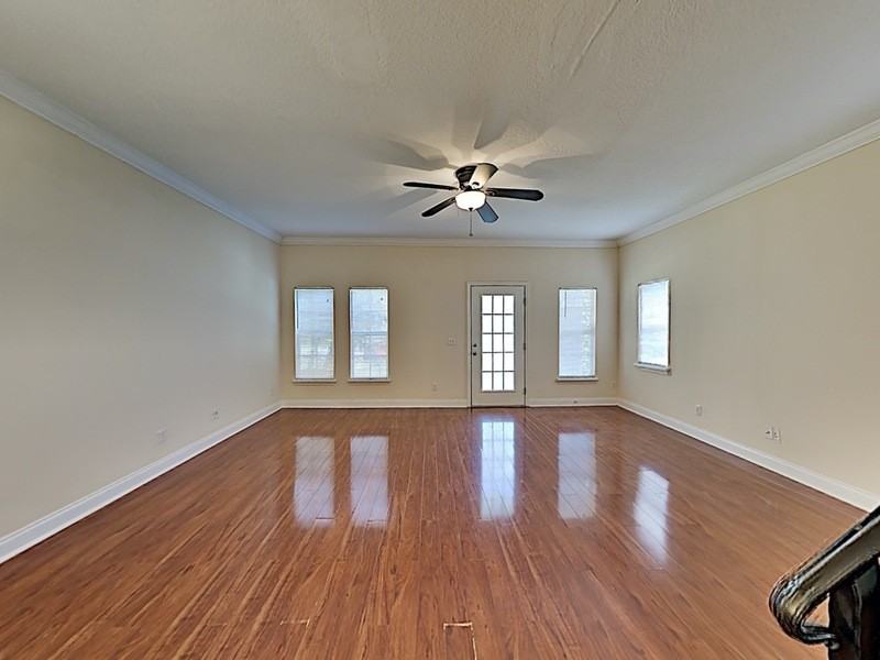 1210 Catherine St - Photo 6 of 22