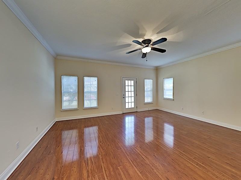 1210 Catherine St - Photo 7 of 22