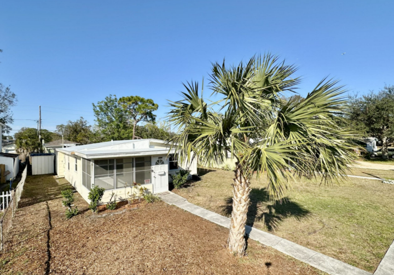 5566 Kelly Dr N - Photo 4 of 43