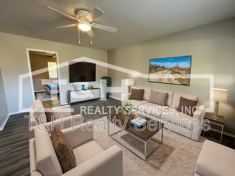 2522 Constellation Dr - Photo 4 of 33