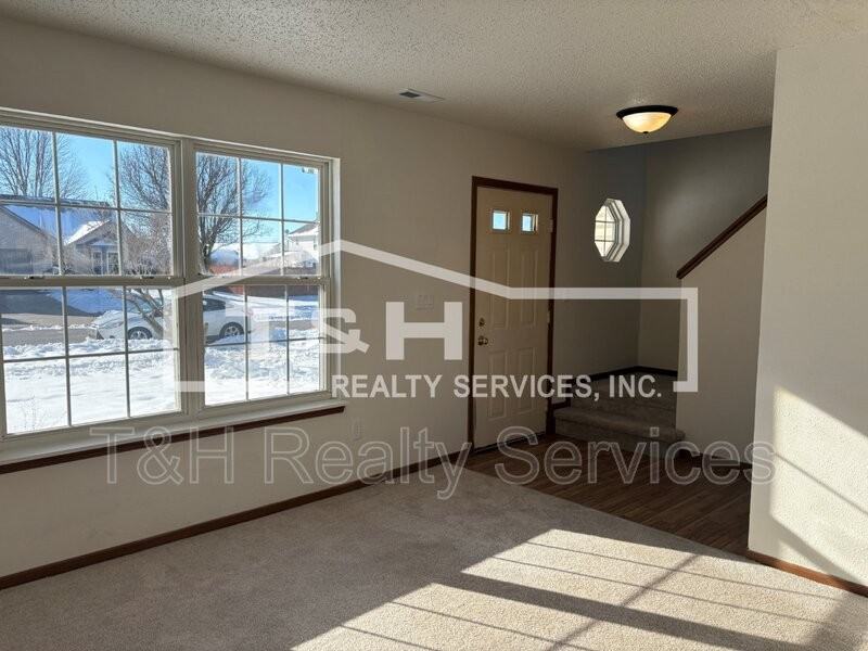 1720 Crimson Ln - Photo 3 of 31