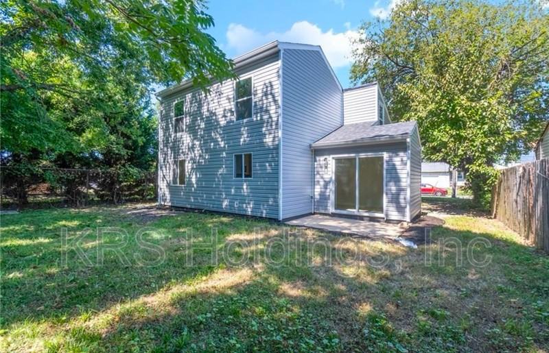 620 27th St - Photo 3 of 15