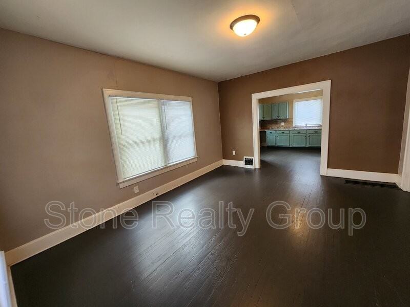 1419 S 11th 1/2 St - Photo 2 of 8