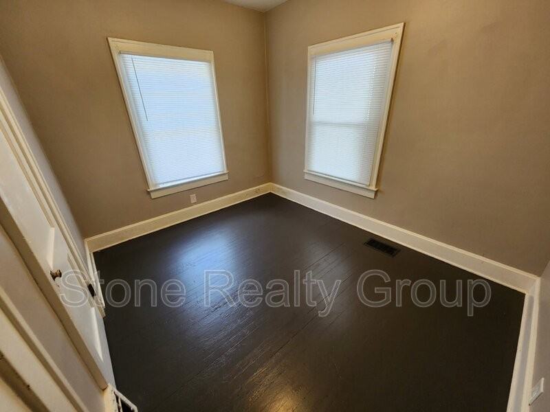 1419 S 11th 1/2 St - Photo 4 of 8