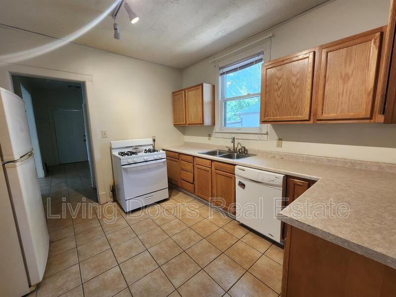 836 N 29th St #836N29 - Photo 4 of 25