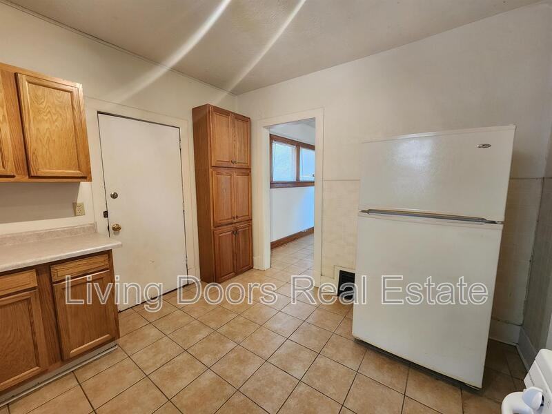 836 N 29th St #836N29 - Photo 3 of 25