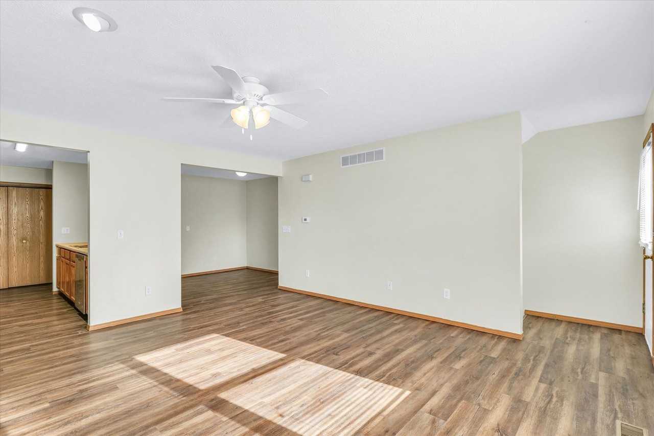 2725 Rainbow Avenue - Photo 6 of 31