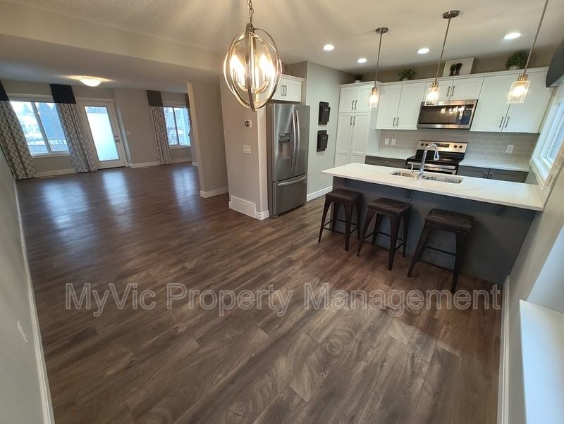 330 Bulyea Road Nw - Photo 2 of 23