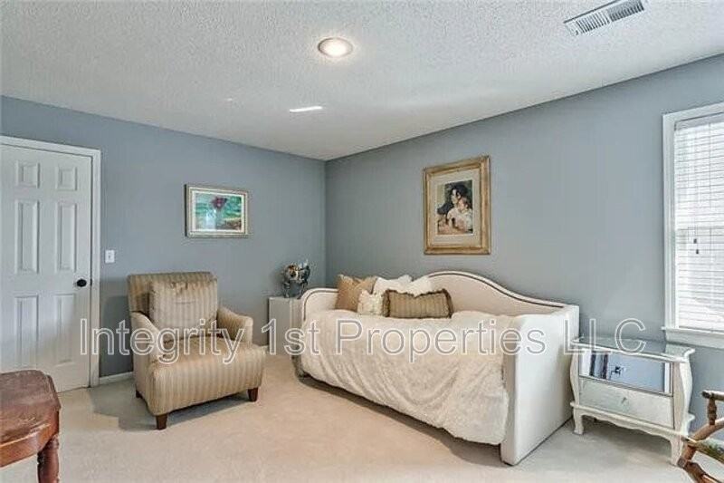 8338 Mullen Rd - Photo 7 of 21