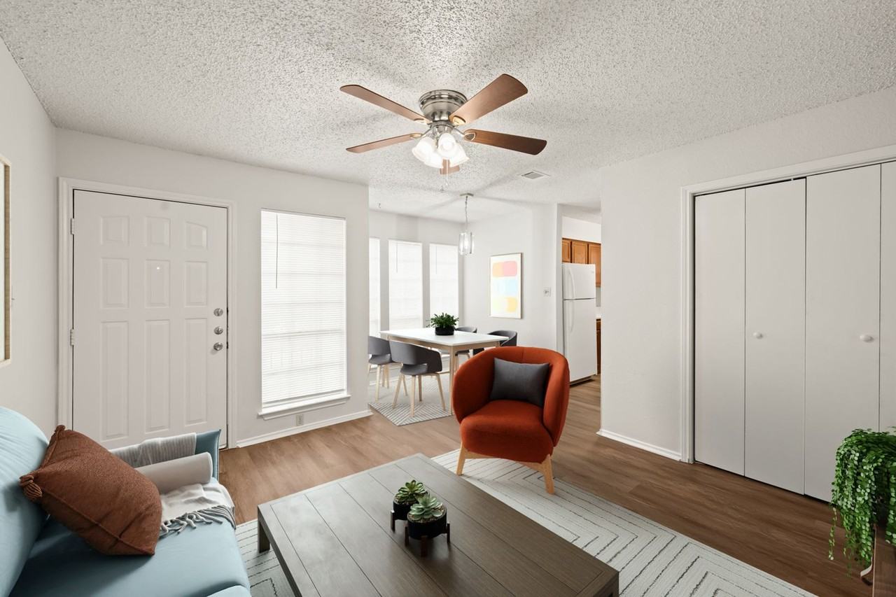 104 Mosscliff Cir #10 - Photo 3 of 15