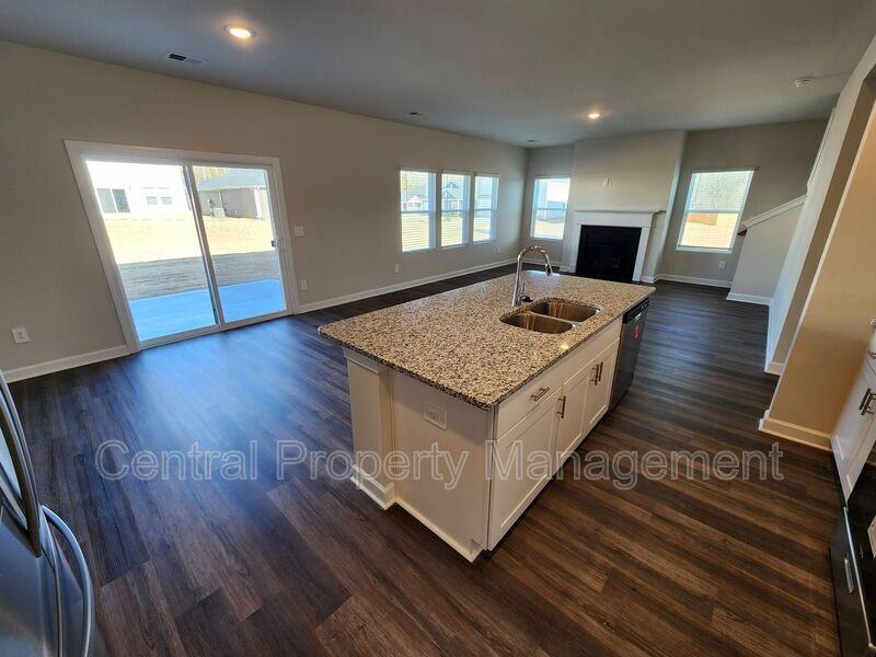 628 Orsman Trl - Photo 4 of 31