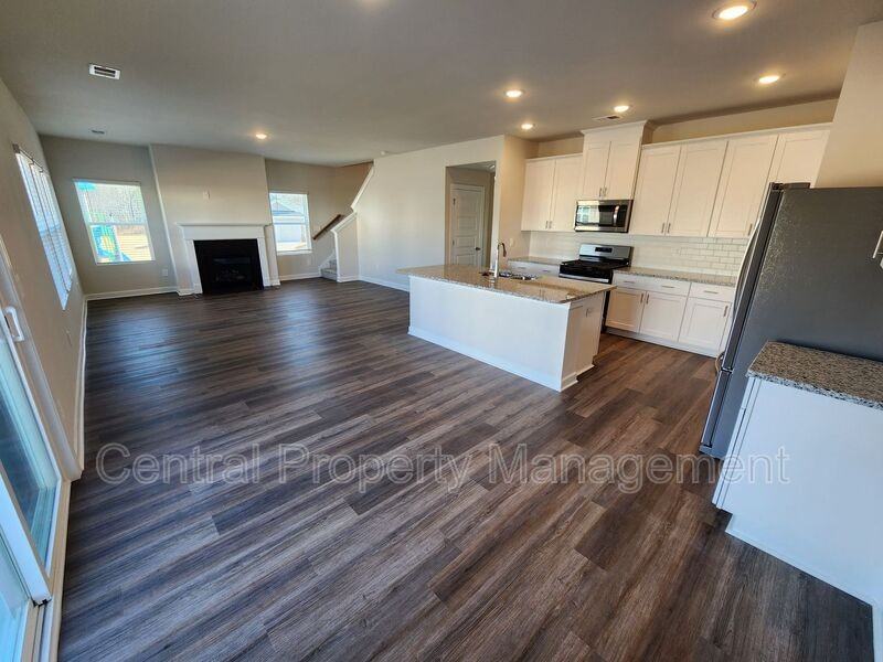 628 Orsman Trl - Photo 5 of 31