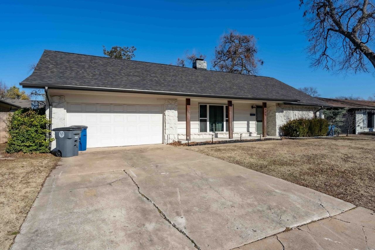 2117 E 52nd St - Photo 3 of 21