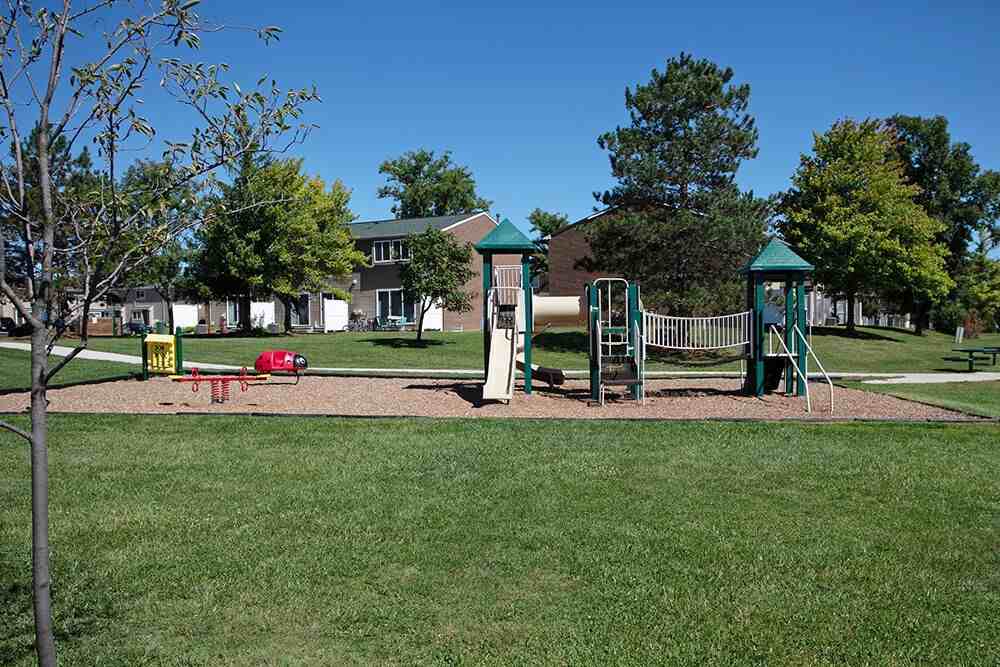 Parkway Meadows - Photo 4 of 23