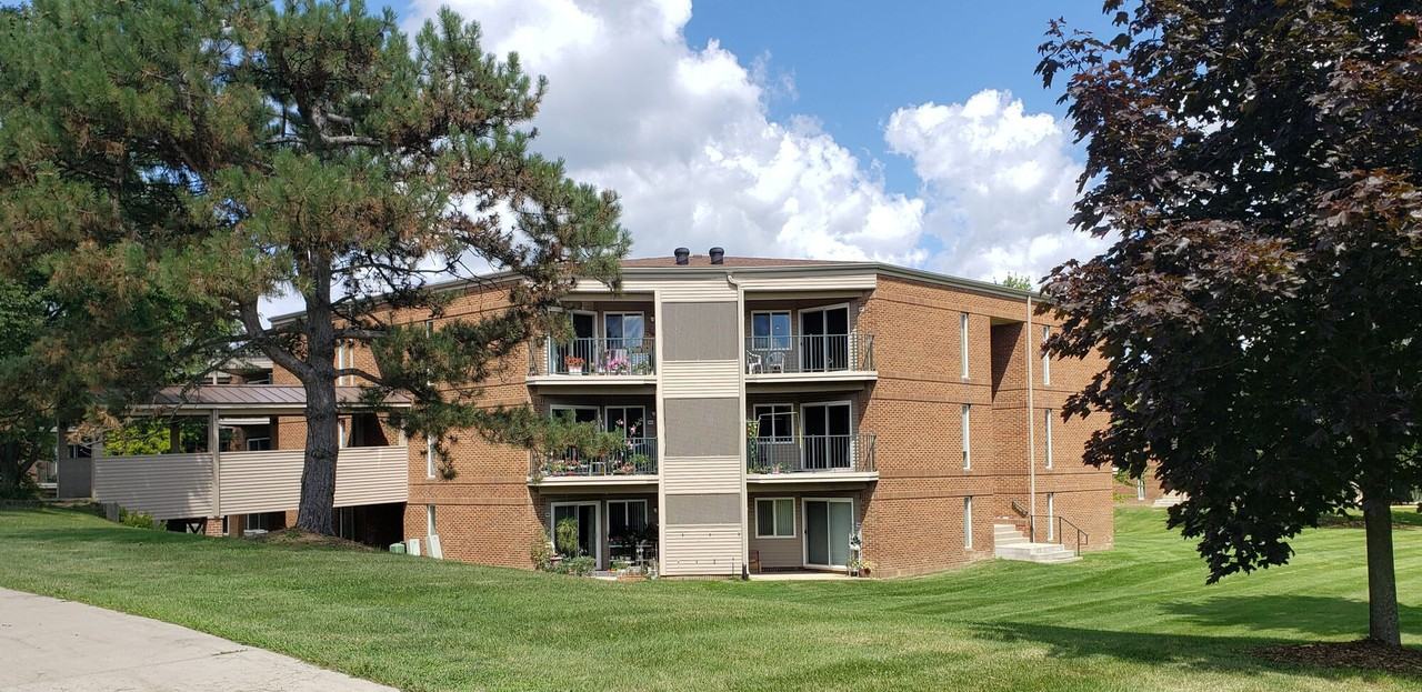 Parkway Meadows - Photo 6 of 23